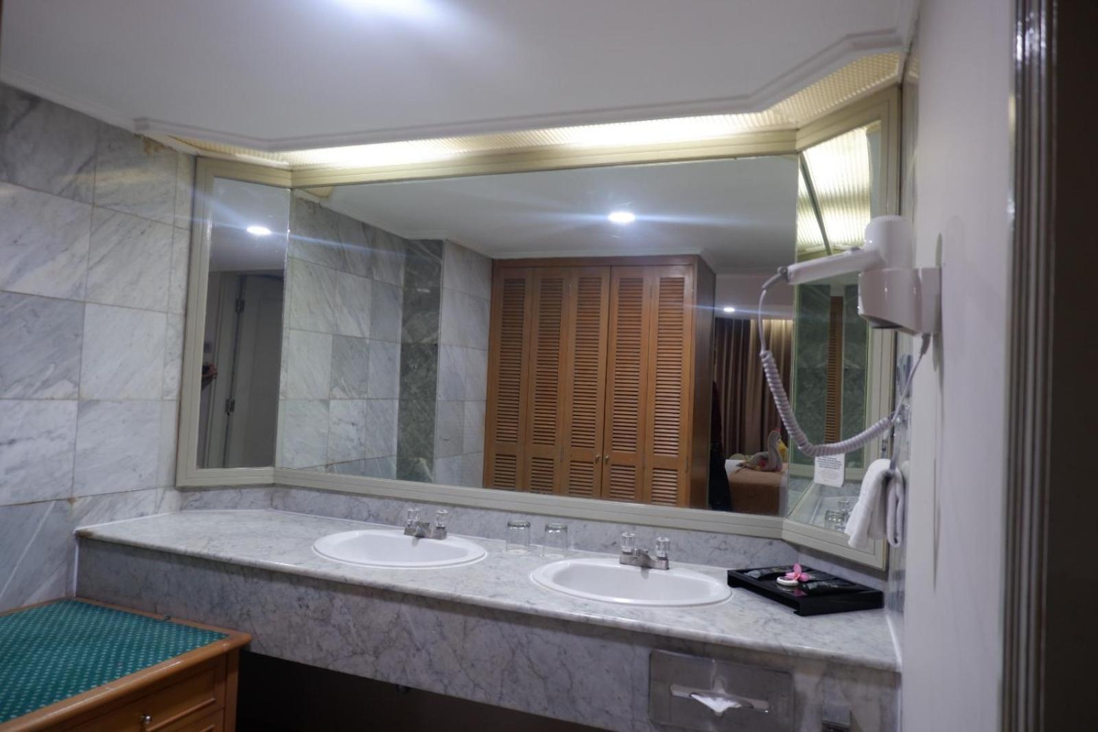 Horison Ultima Bandung Hotell Exteriör bild
