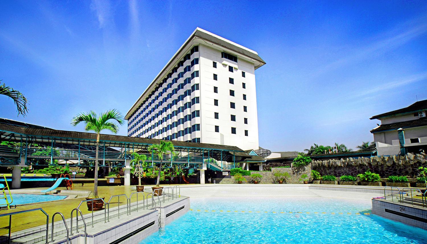 Horison Ultima Bandung Hotell Exteriör bild