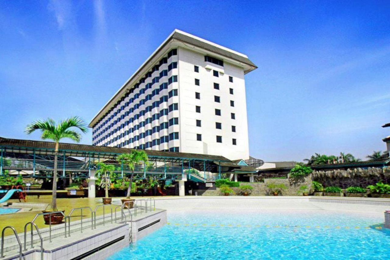 Horison Ultima Bandung Hotell Exteriör bild